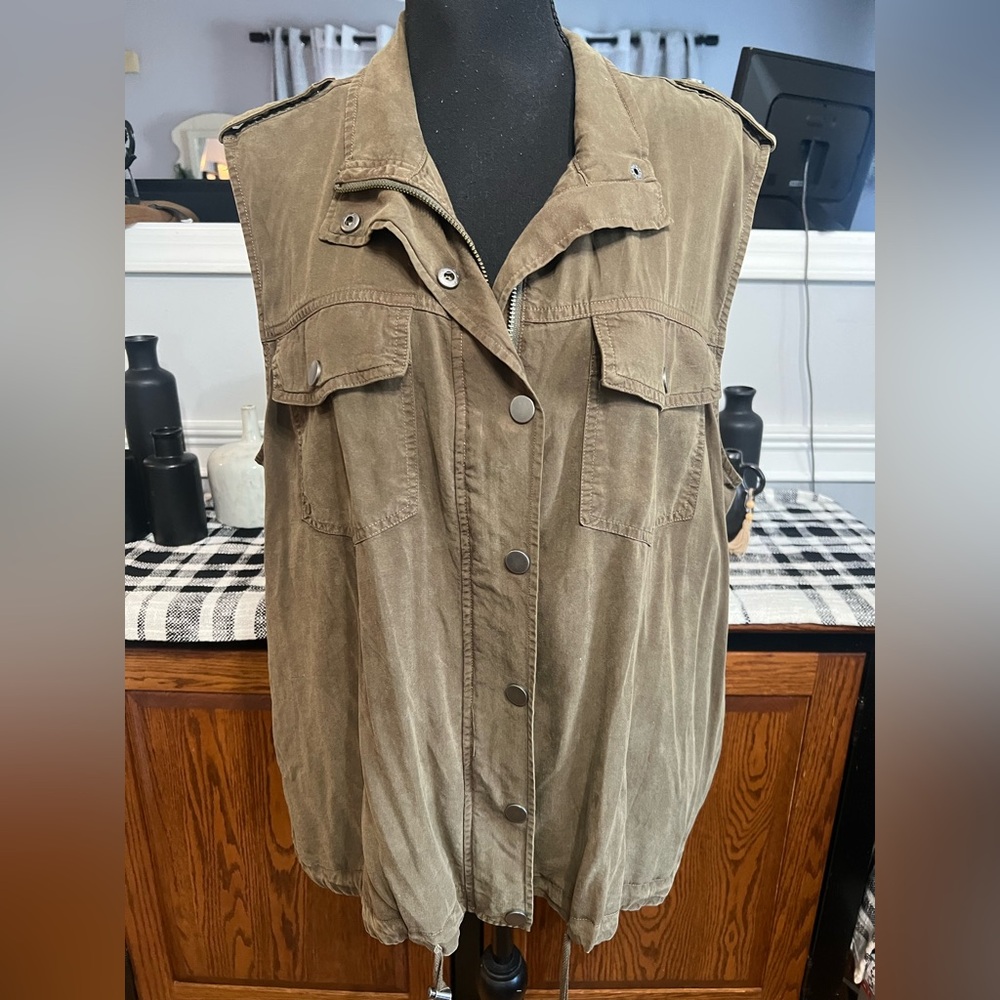 Kut from the Kloth Sleeveless Utility Vest in Olive Green NWT